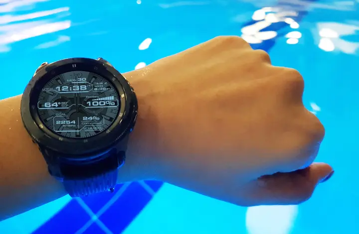 the-best-fitness-trackers-for-swimming